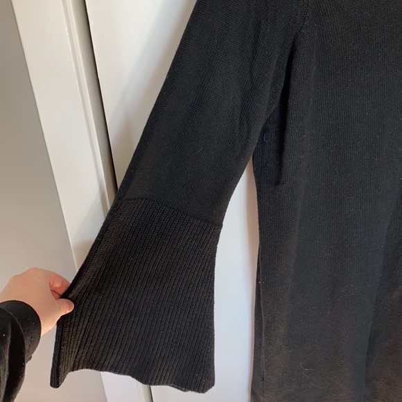 Black Oak + Fort Dress with Wide Sleeves - Picture 2 of 3